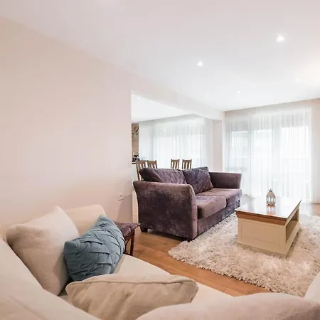 Belcanto 2 Bedroom Near The Opera House * ヴァルナ